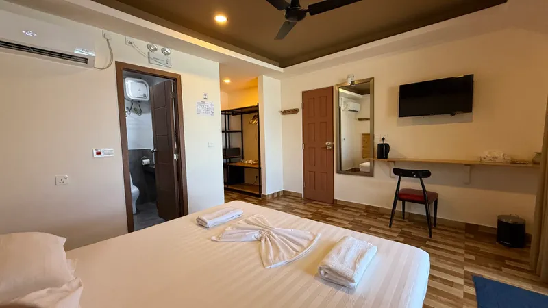 Deluxe Beachfront Twin or Double with Seaview