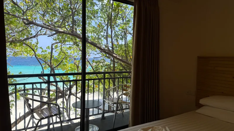 Deluxe Double or Twin with Balcony & Seaview